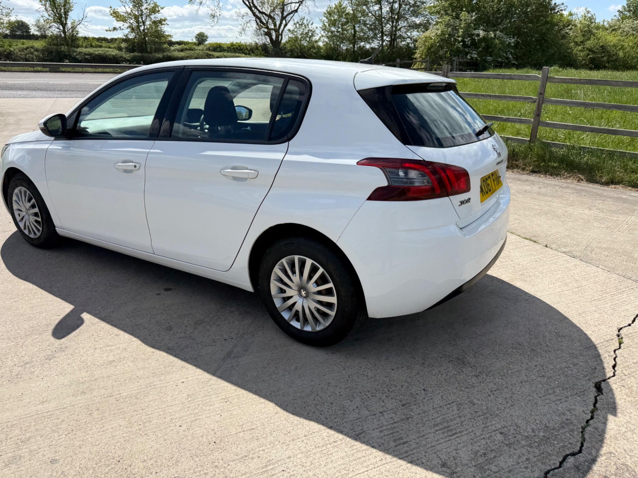 Peugeot 308 1.2 PureTech Access Euro 6 (s/s) 5dr — photo 63 of 100